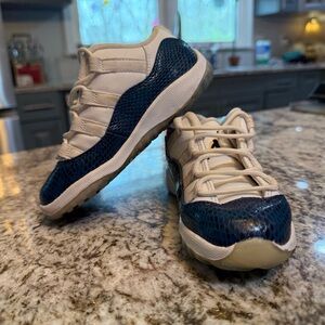 Nike air Jordan 11 retro low - kids size 9c